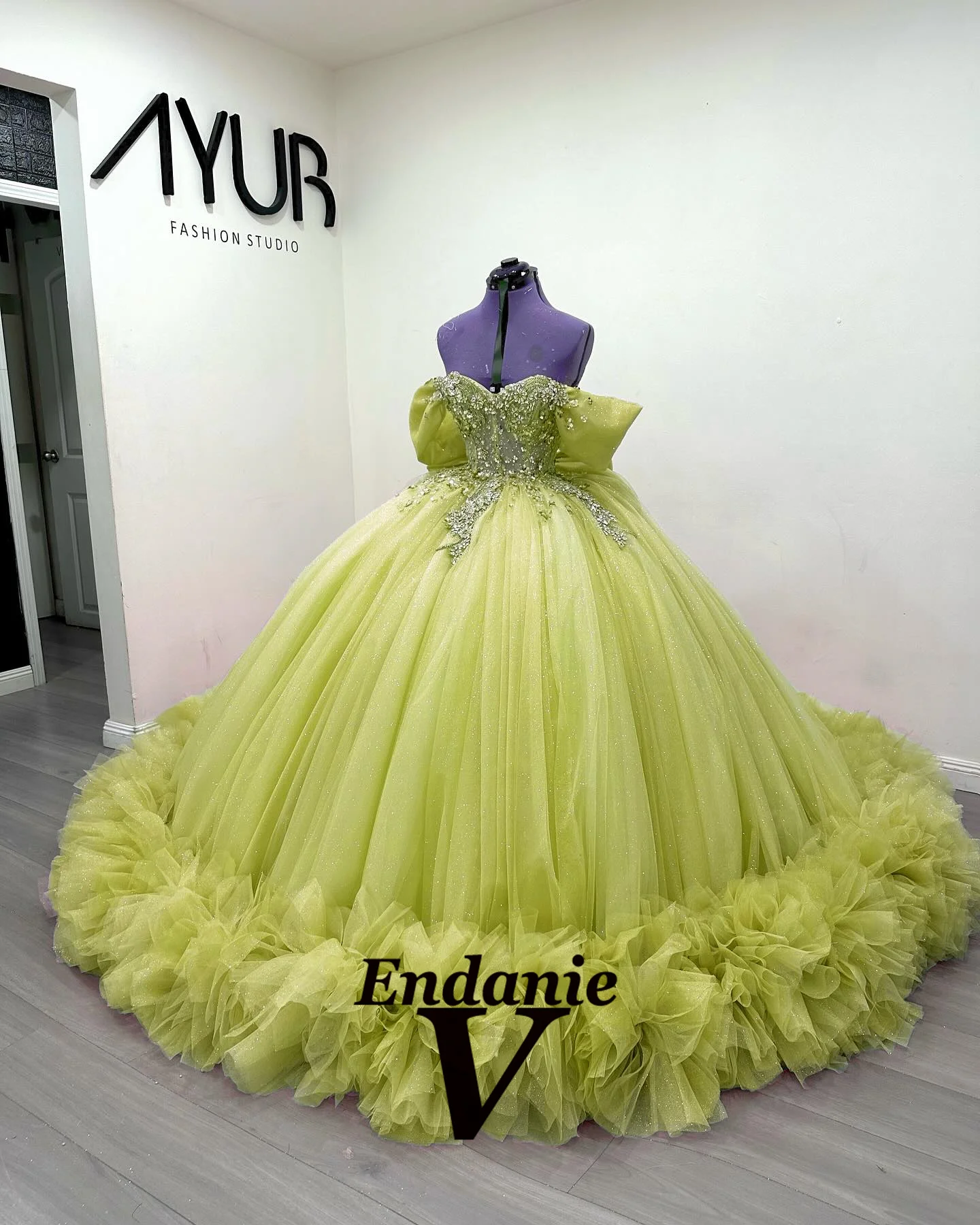 Vendanie conto de fadas bowknot vestidos de baile quinceanera vestidos para meninas tribunal trem apliques vestidos de quinceanera personalizado