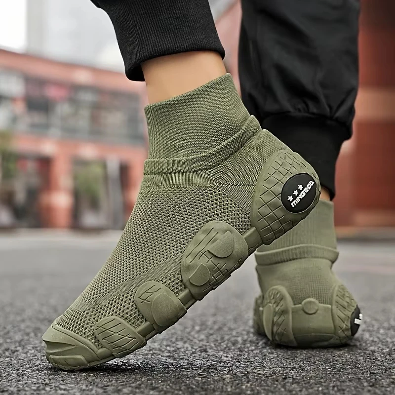 2026 New Summer Breathable Hollow Mesh Shoes Outdoor Casual Sports Shoes Fashion and Versatile Men's Shoes Knit Running Sneakers