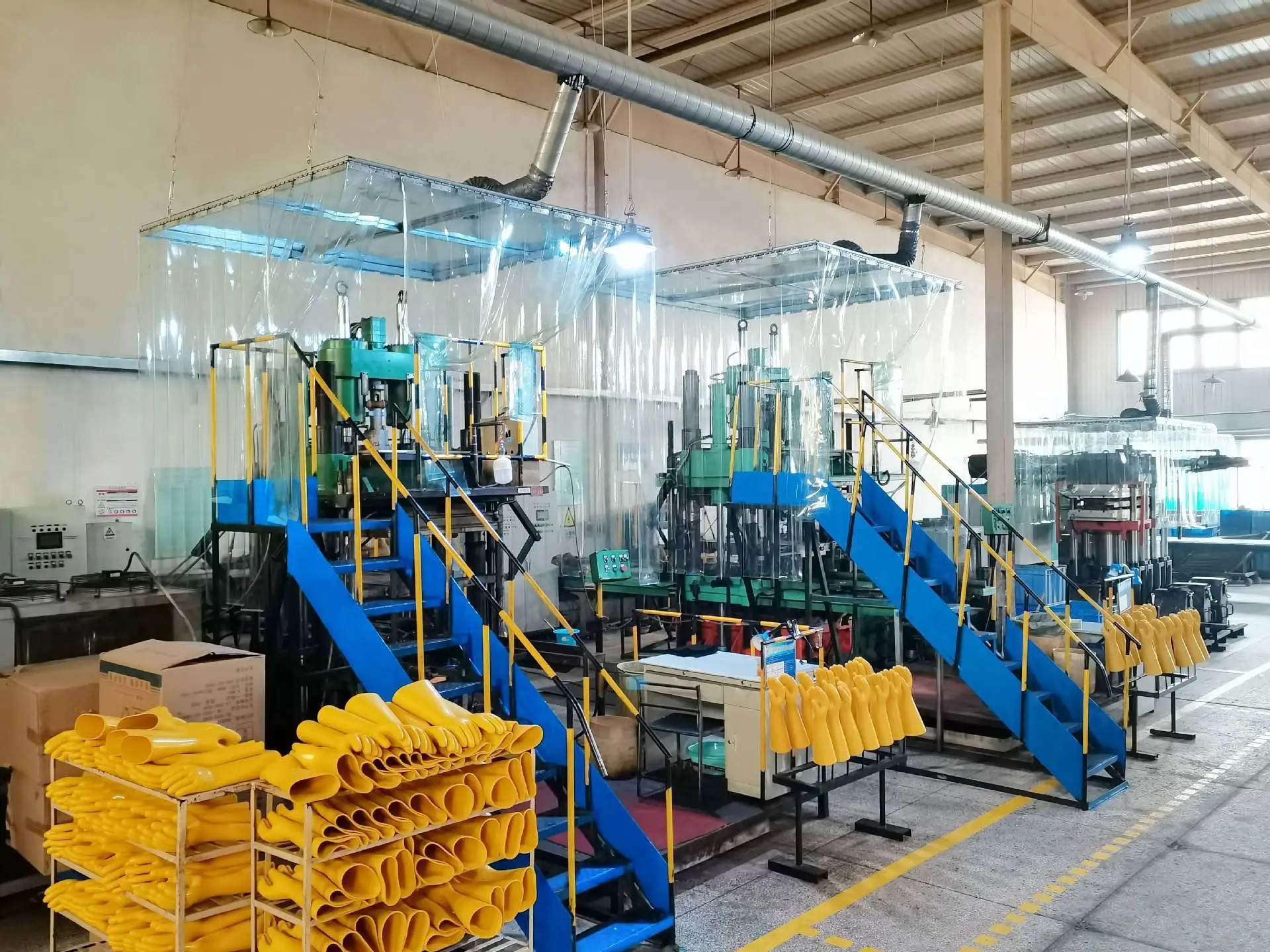 Guanti elettrici isolati ad alta tensione da 20 KV di classe 2 di alta qualità realizzati in lattice di gomma Funzione protettiva antistatica impermeabile