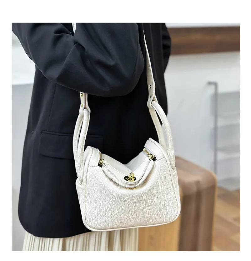 

Elegant Women's Leather Classic Fashion Stylish Shoulder Bag Luxury Designer Crossbody Tote Handbag For Daily Urban Chic