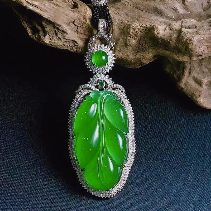 Factory Wholesale Full Green Chalcedony Leaf Pendant 925 Mosaicagate Descendants of the Rich Pendant Sweater Chain