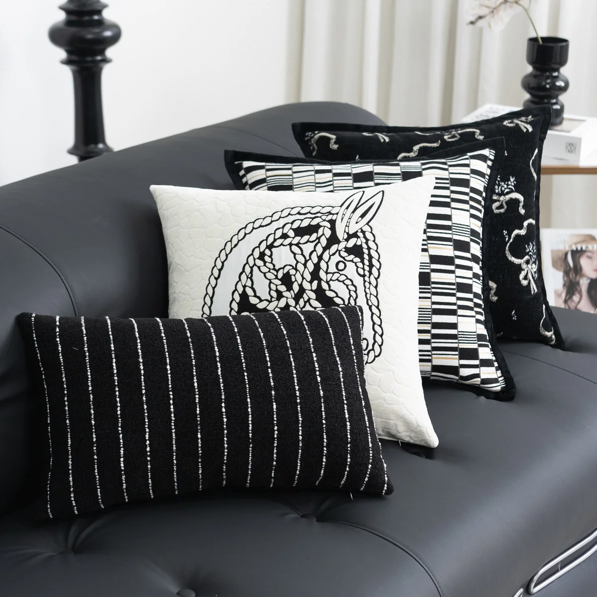 

Luxury Classic Black White Chenille Textured Cushion Case French Vintage Jacquard Sofa Throw Pillow Cover for Couch Home Decor