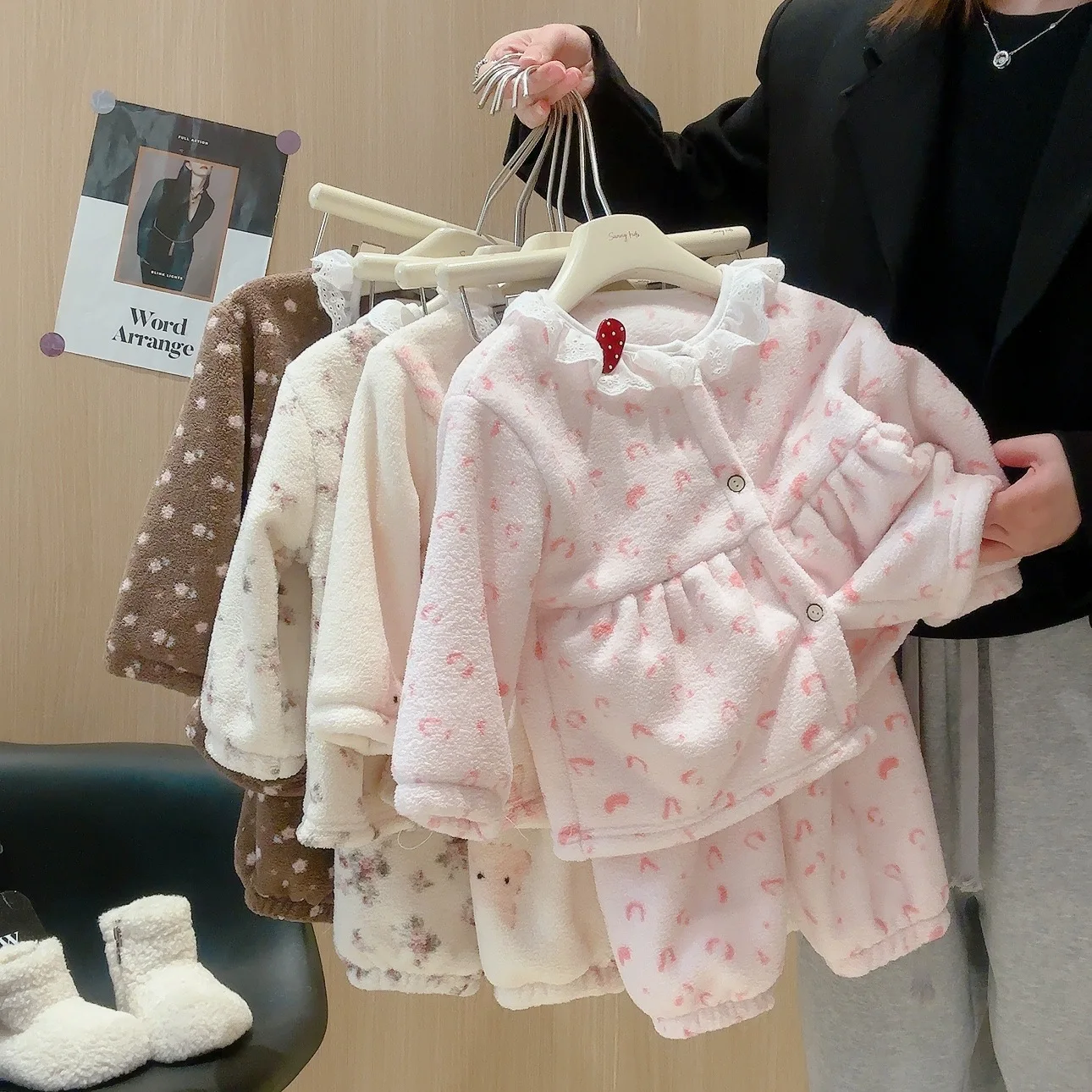 

Toddler Girls Pajama Two Piece Set Cartoon Jacquard Coral Velvet Kids Girls Tops+elastic Waist Infant Girl Jogger Pant Sleepwear