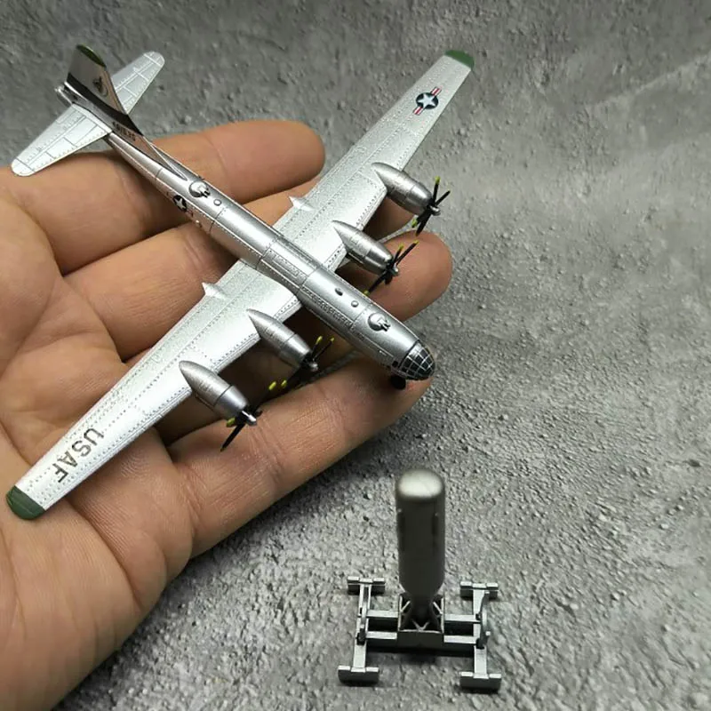 1/300 American B29 Super Air Fortress bomber alloy model aircraft length 10cm* wingspan 15cm