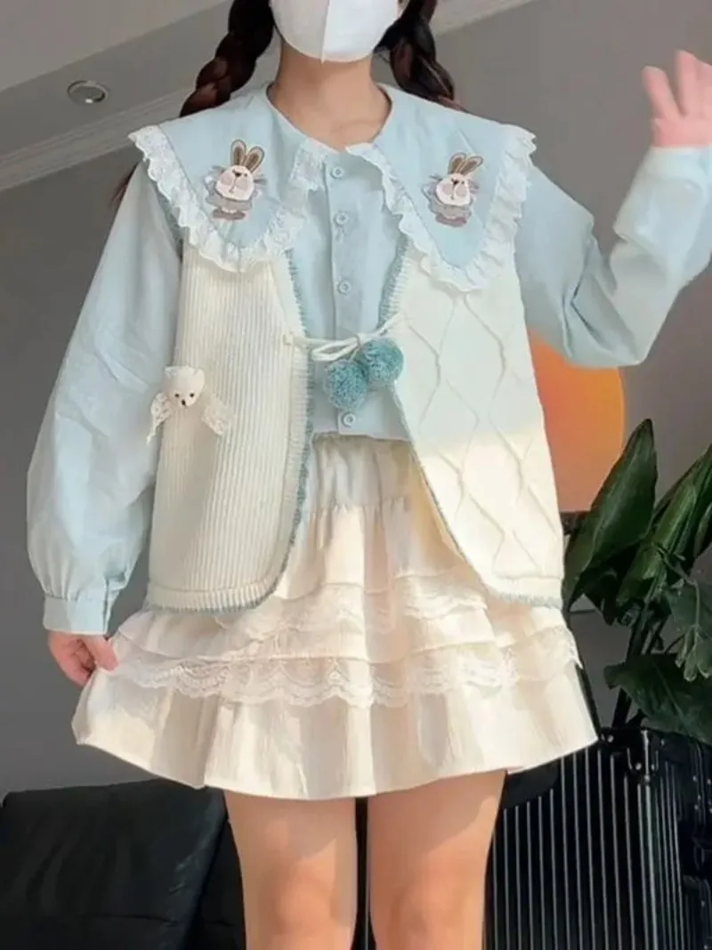 

Новинка 2023 года, весенние комплекты трикотажных рубашек с нерегулярным медвежьим ремешком, женский жилет + рубашка с кукольным воротником, топ, комплект из двух предметов, женская одежда