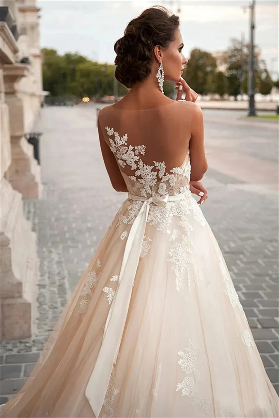 Exquisite New Tulle Wedding Dresses Sweetheart Neck Sleeveless Bridal Gown Backless Appliques A-Line Dress Long Vestido De Novia