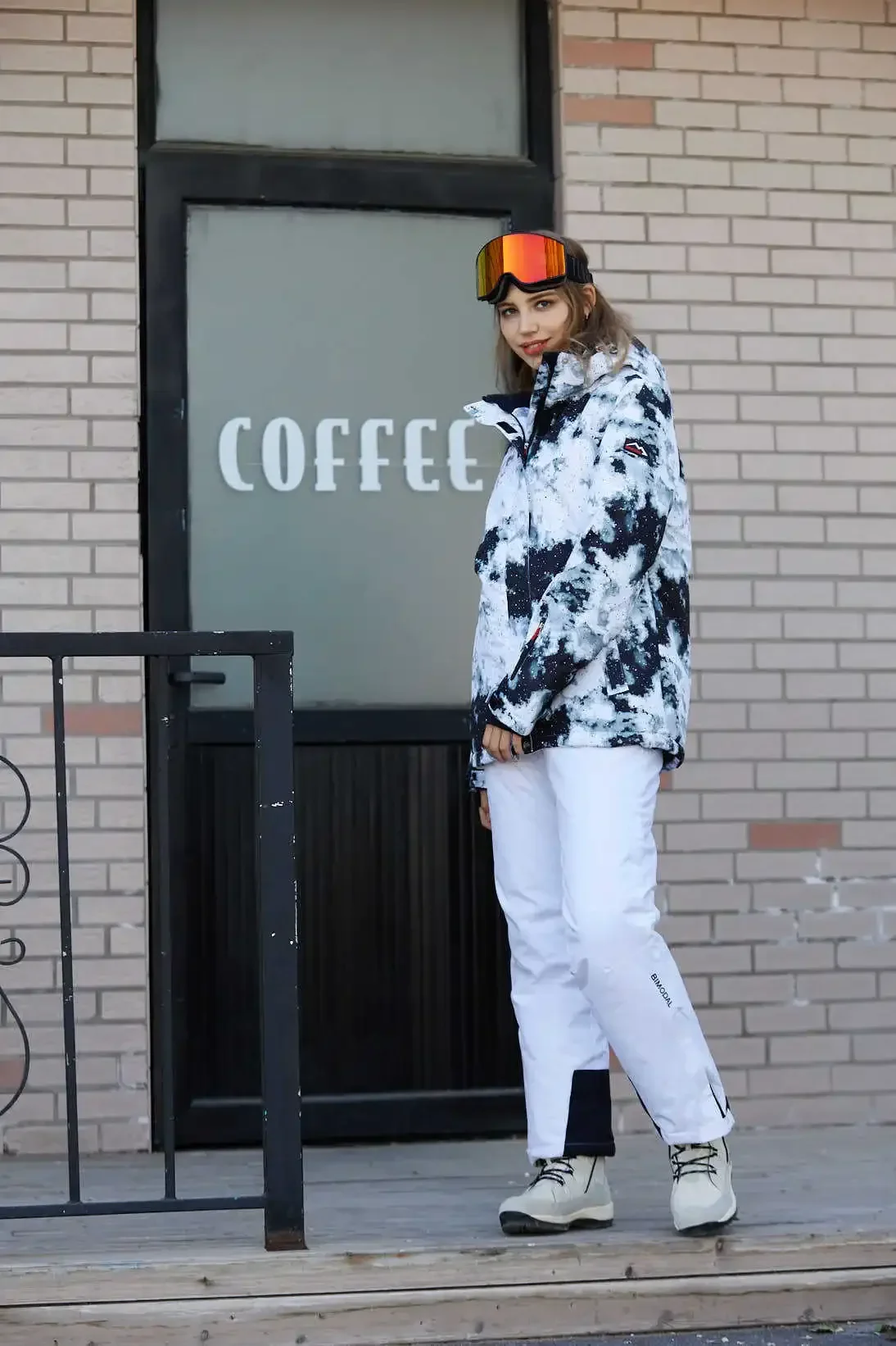 

Ski Suit Wo men's Single Board And Double Bo ard Mountaineering Outdoor Skiing Wi ndproof Waterproof And Warm OT4