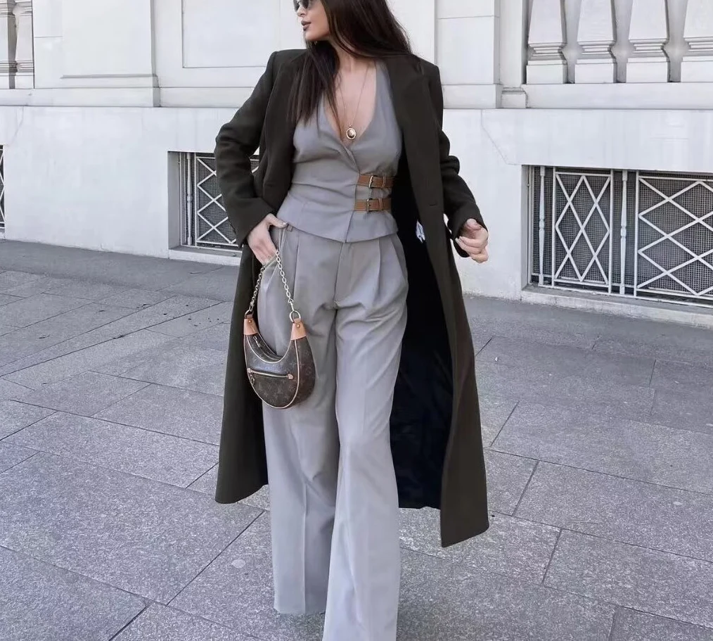 Conjunto de Moda Fena com Top Estilo Colete com Cinto e Gola Pendurada, Manga Longa em Aodão Psado