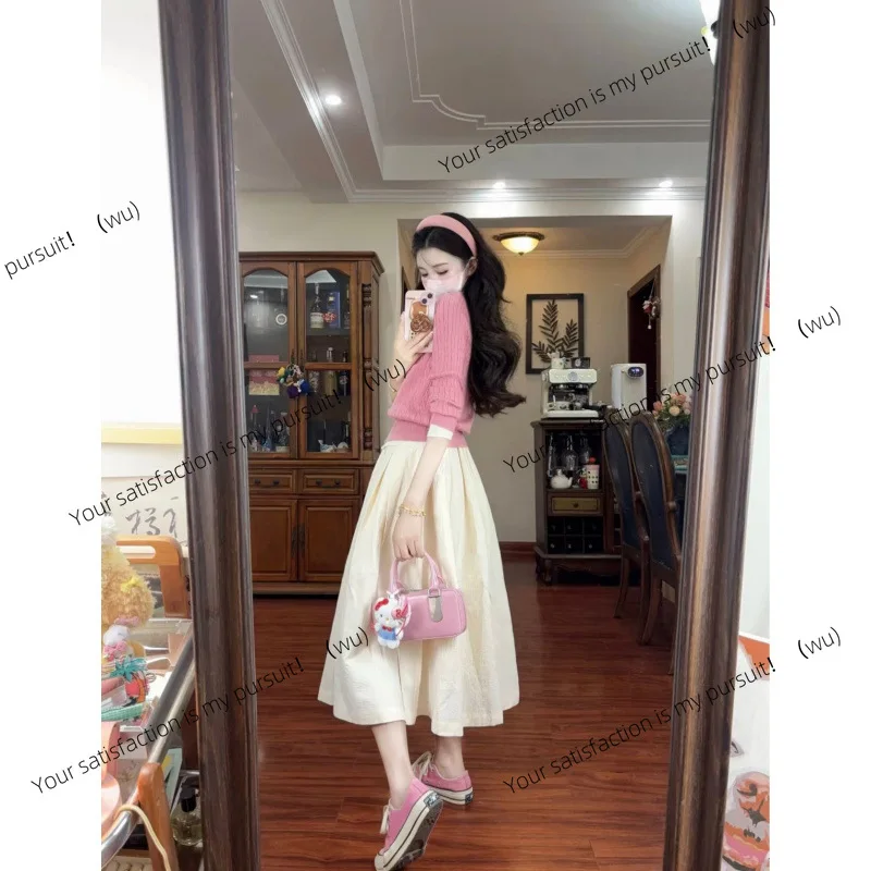 nouveau-costume-a-la-mode-pour-debut-d'automne-sens-du-design-feminin-petit-homme-un-ensemble-complet-de-pulls-tricotes-avec-jupes-deux-pieces-tendance