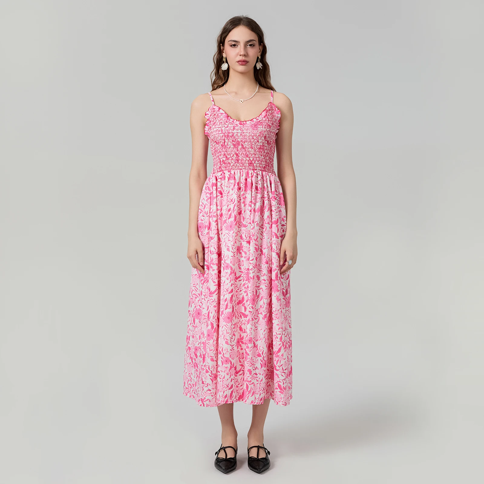 Robe trapèze longue smockée pour femmes, encolure dégagée avec bordure à volants, robe trapèze florale, bretelles spaghetti, dos nu