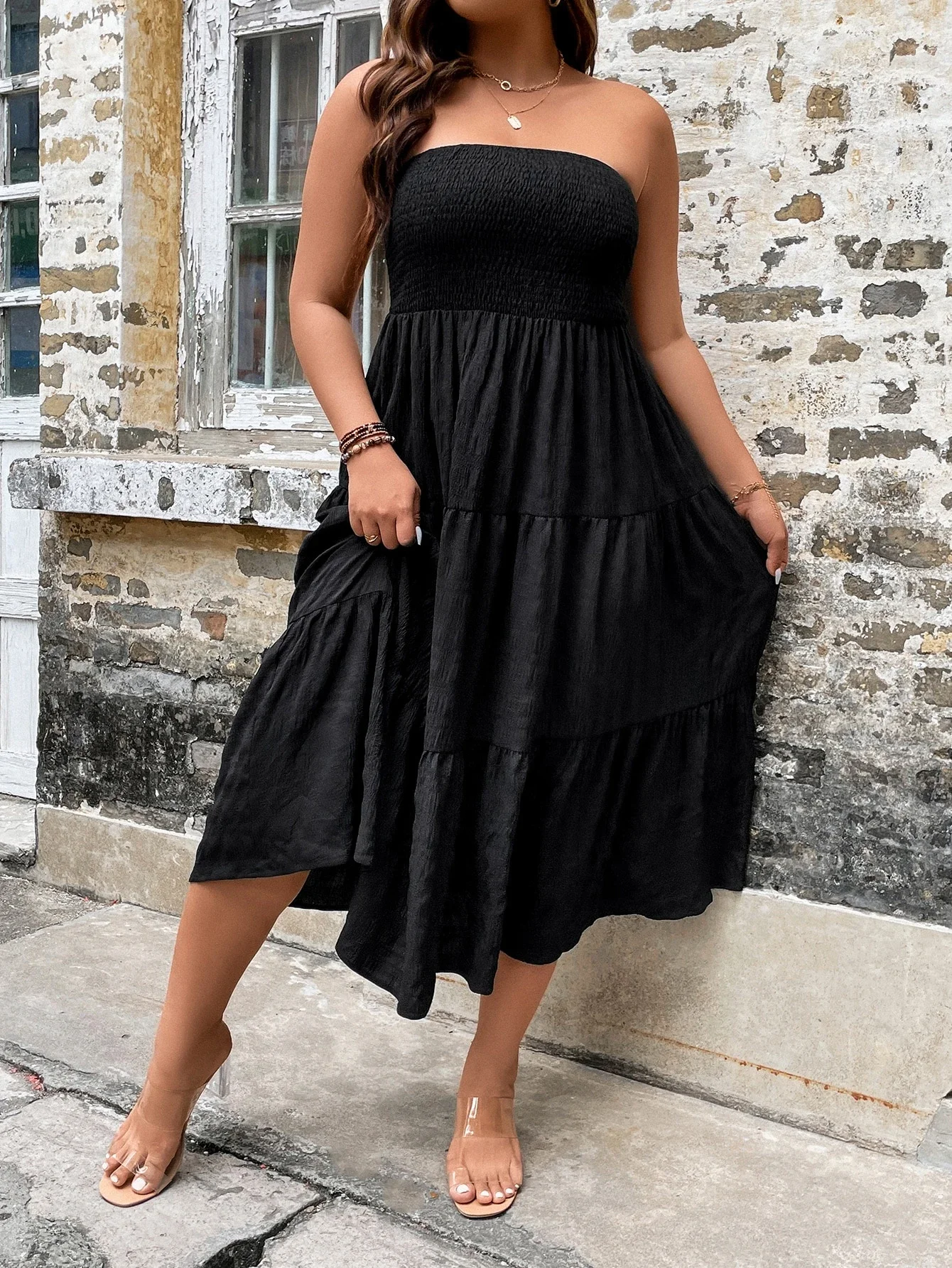 Vestido Boho de Verano Negro sin Tirantes con Volantes en Capas y Dobladillo Fruncido