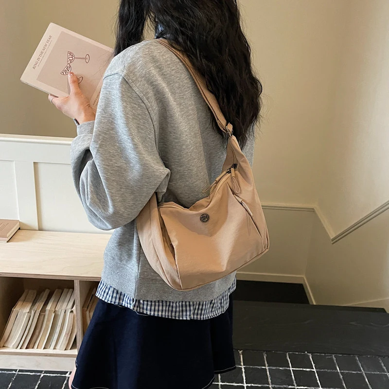 Fashionable women's crossbody bag, large capacity, lightweight, versatile women's bag, nylon fabric dumpling bag, casual fabric