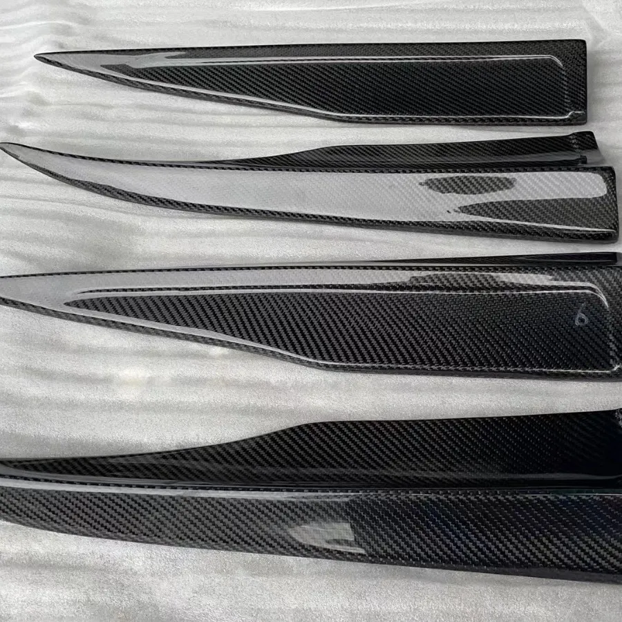 

Suitable for Mercedes-Benz 08-14 W204C63 carbon fiber rear wrap angle, true carbon rear wrap angle