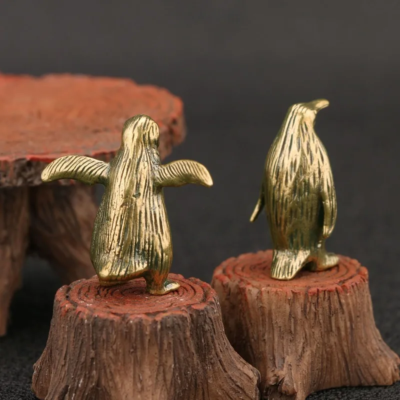 Craft Collectible Little Penguin Brass Ornaments Cute Playful Tea Pet Desk Decor Copper Carving Handheld Piece Home Decoration