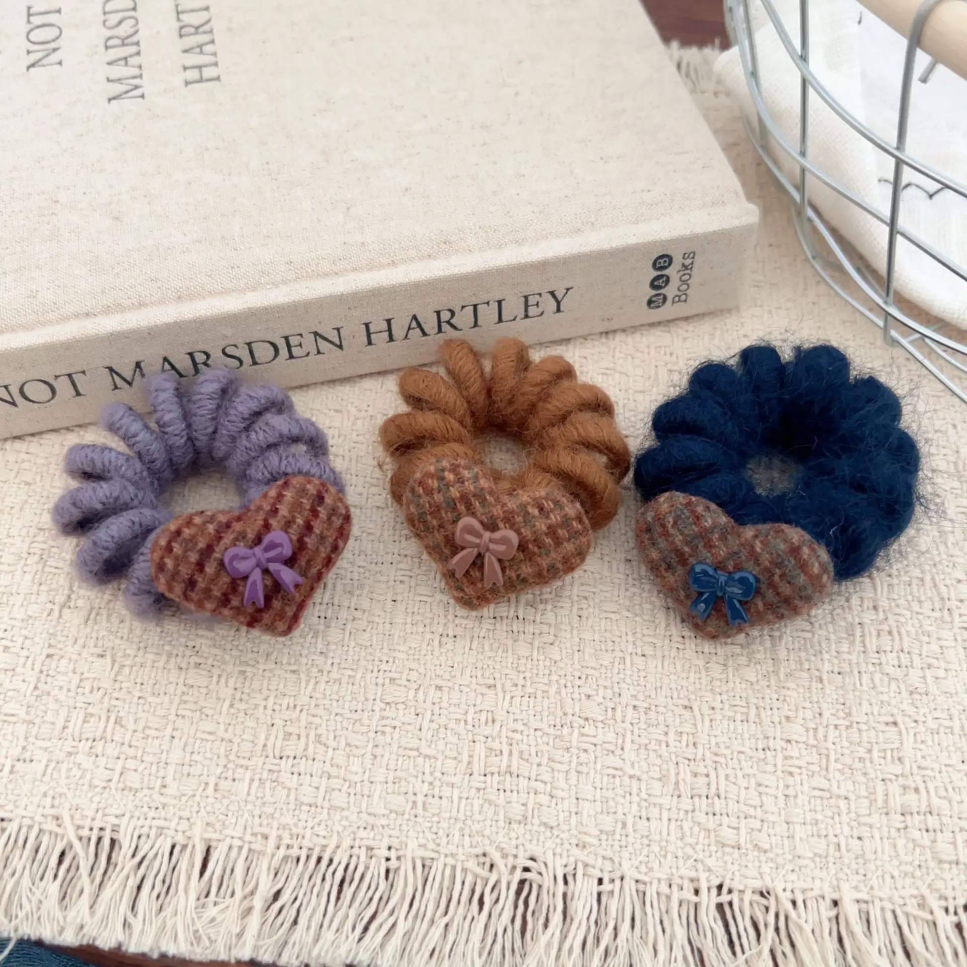 

Сладкая клетчатая пряжа, бант в форме сердца, повязка на голову телефонной линии, милая и универсальная резинка для волос, высокоэластичная повязка на голову.