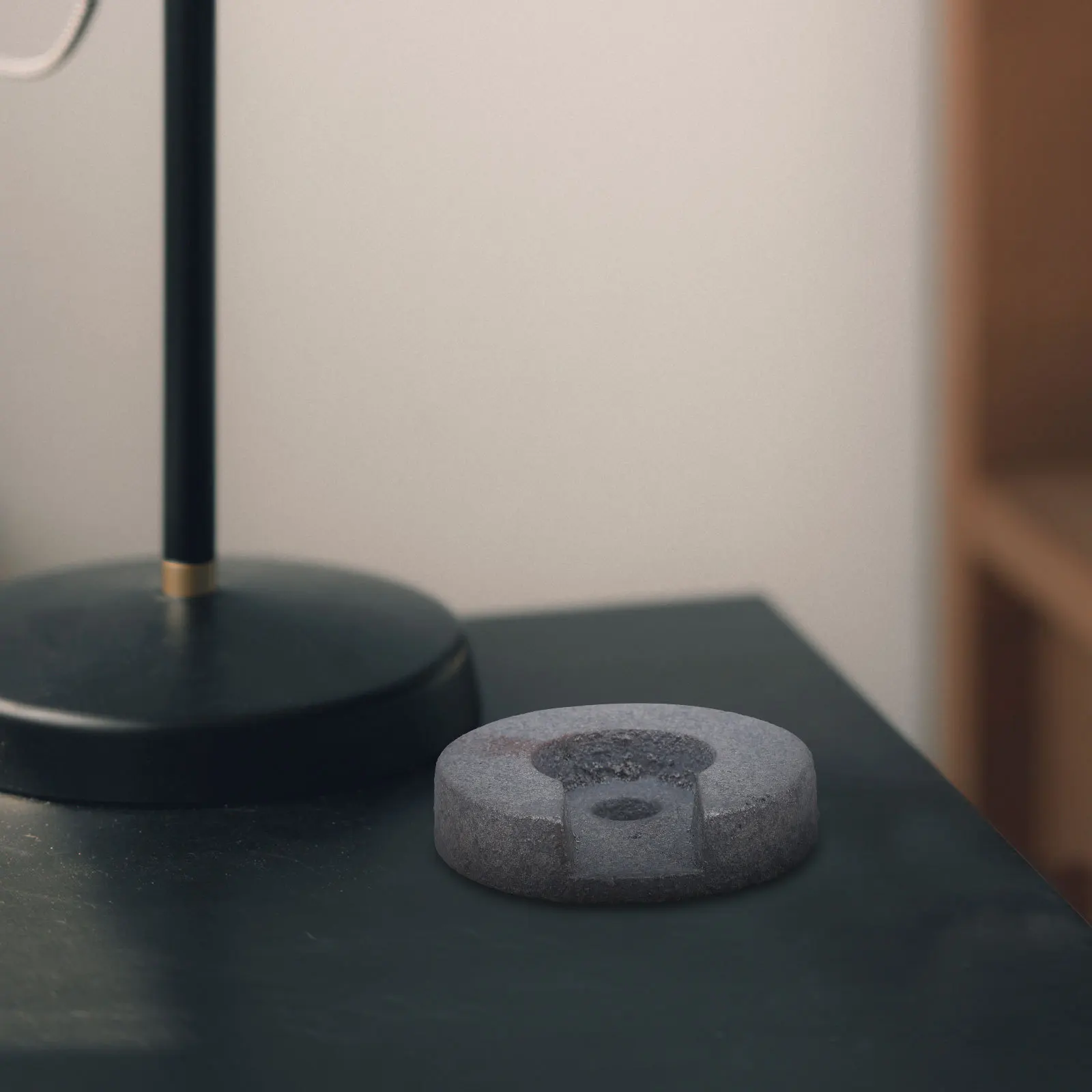 قاعدة مستديرة من الحديد الزهر لحامل مصباح الأرضية ومصباح المكتب يدعم ملحقات استبدال الهيكل المعدني شديدة التحمل في الهواء الطلق