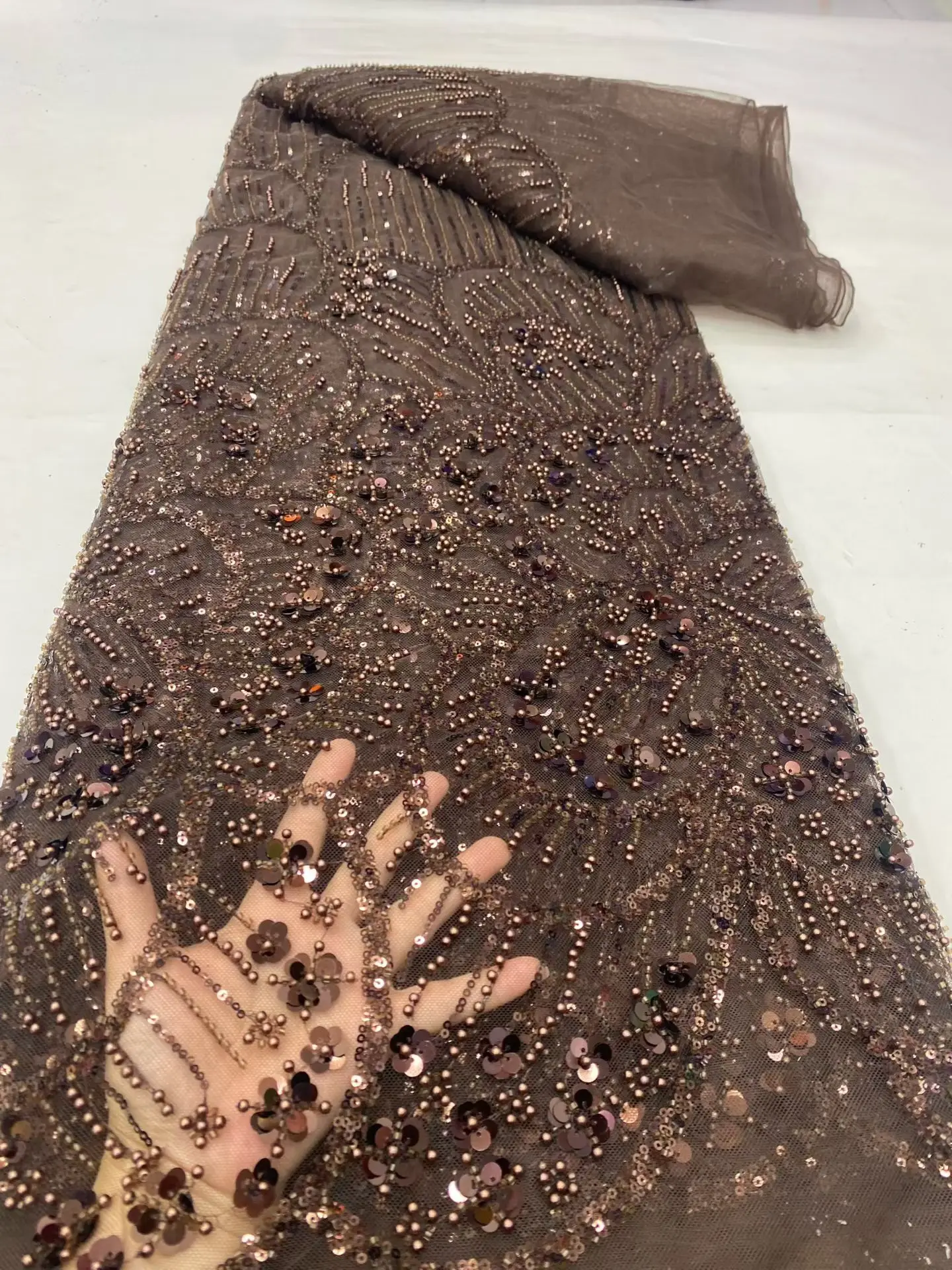 

Новейшая высококачественная африканская нигерийская ткань из тюля с кружевом, гипюровой вышивкой и пайетками для платьев, 5 ярдов, DP0496