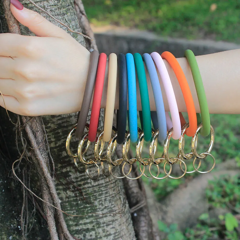 

2Pcs Eco-Friendly Silicone Bracelet Large Circle Keychain Ring Stylish Durable Wristband for Women Women Bracelet