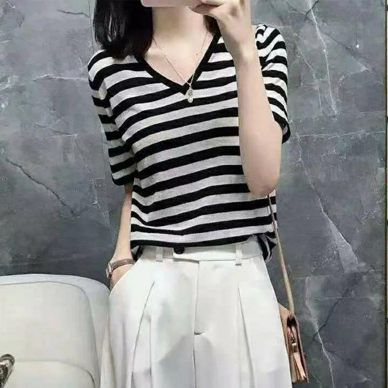 Women\'s Clothing Casual Comfortable Striped V-Neck T-shirt Summer Fashion All-match Simplicity Short Sleeve Tops for Female
