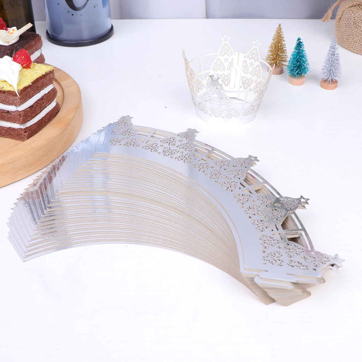 

50pcs Cake Paper Collars Christmas Cupcake Wrappers Non Stick Baking Liners For Cupcakes Muffins Desserts Party Decor Paper Cake