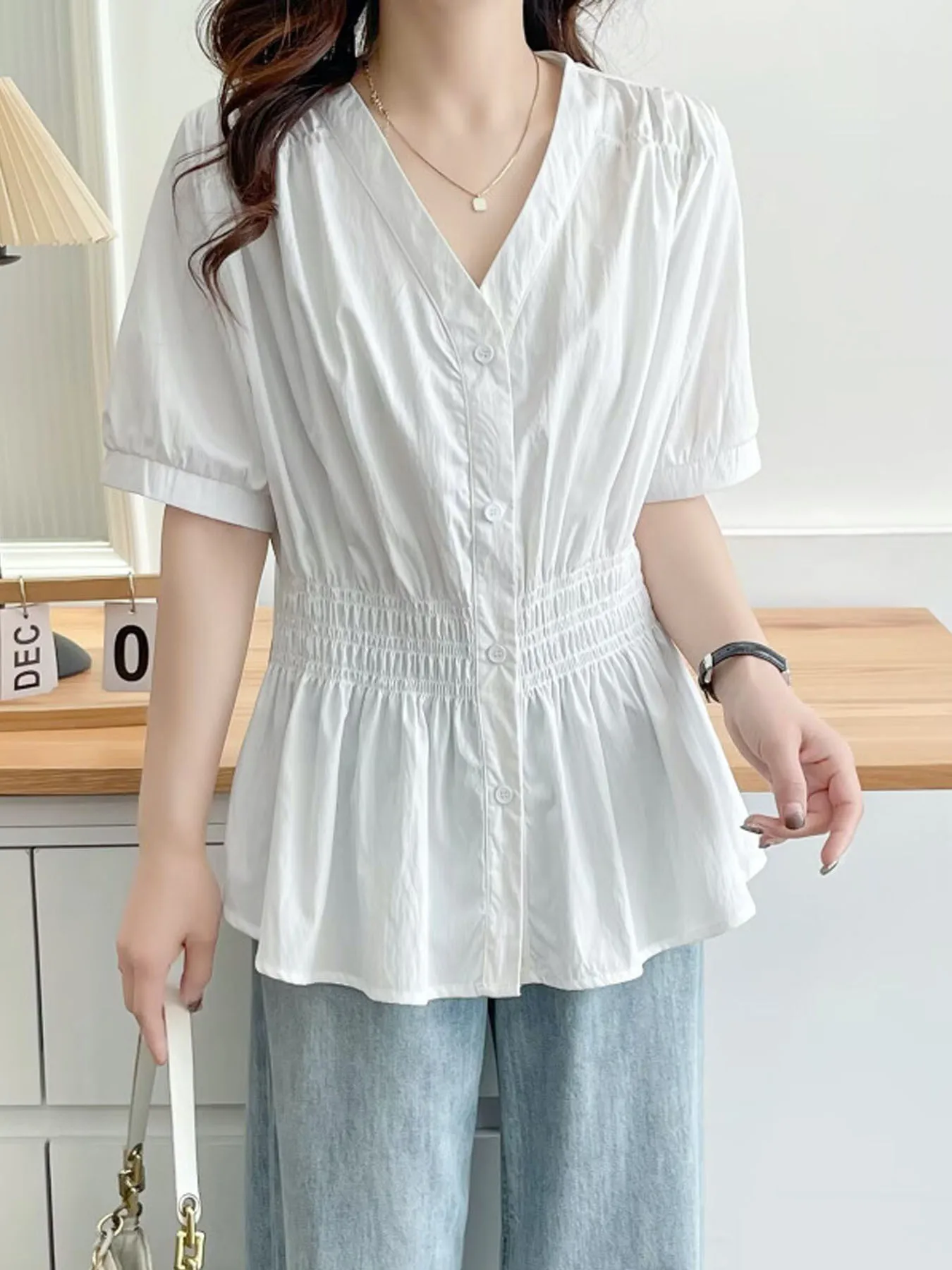 Elastic waist cinching and slimming summer shirt, women's short sleeved solid color top, new minimalist V-neck French style top