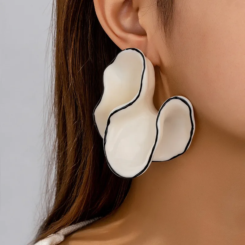 Bohemian Black-edged three-dimensional petal earrings S925 silver needle  Floral Earrings for Women