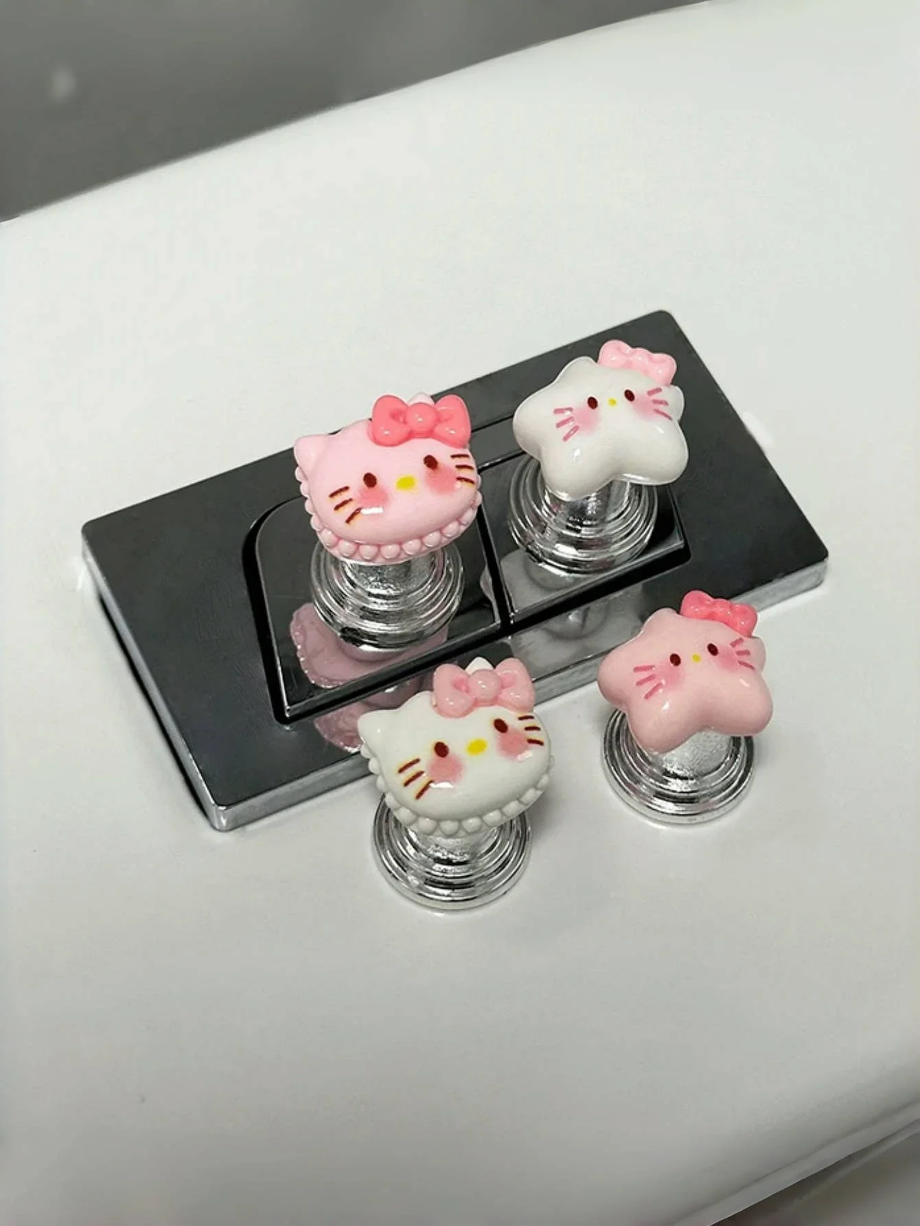 

2pcs Toilet Presser Hello Kitty Press Button Bathroom Water Tank Buttons Push Switch Bathing Room Decor Nail Protector