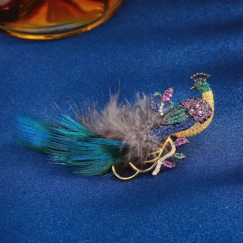Elegant Feather Peacock Brooch Women\'s Delicate Accessories Luxury Pin High-grade Corsage Crystal Gift Corsage