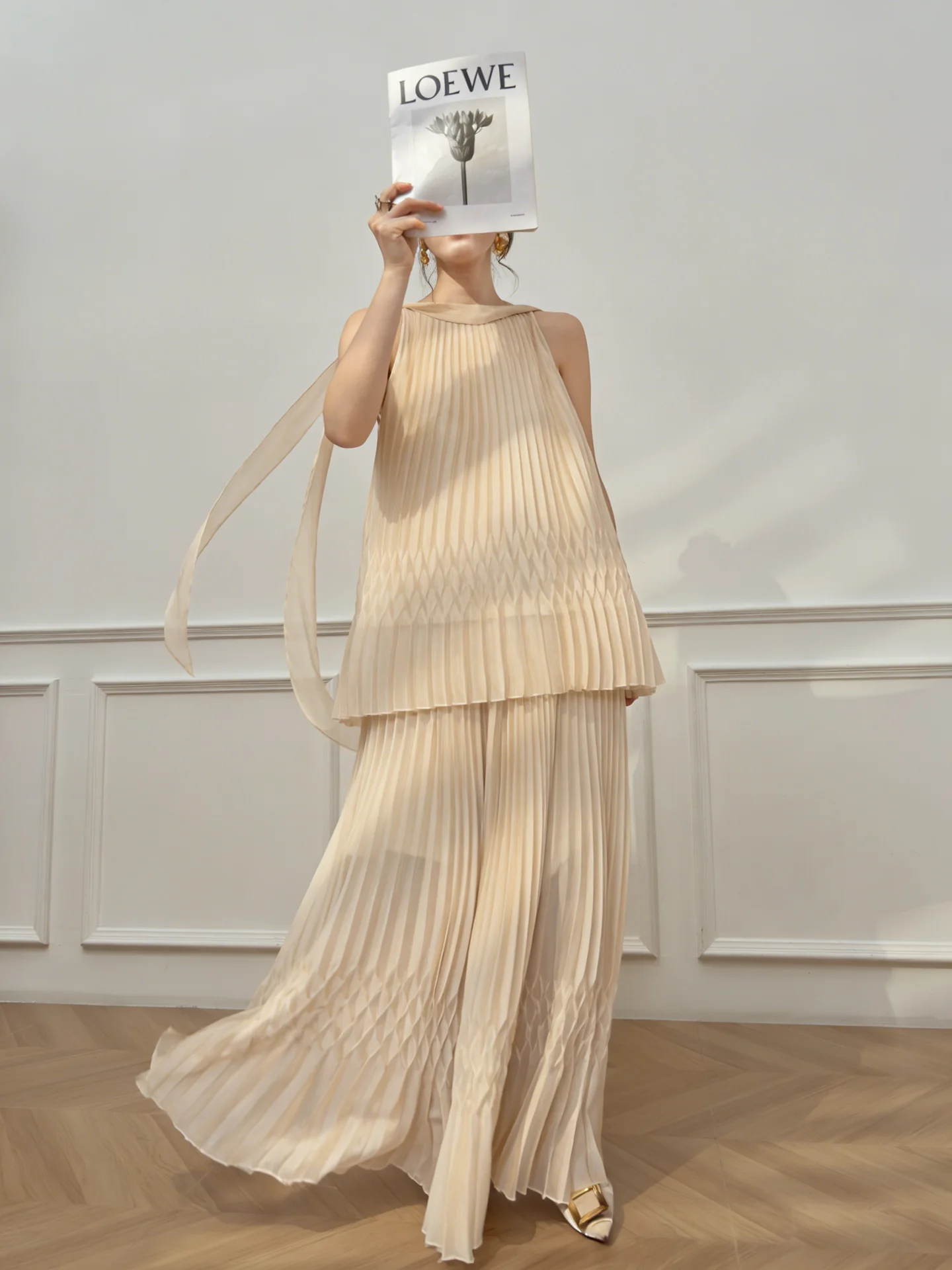 

Шикарный комплект из плиссированной шелковой юбки и блузки пастельных тонов для женщин: весенняя мода, высокая талия, подол с бантом, повседневный свободный крой