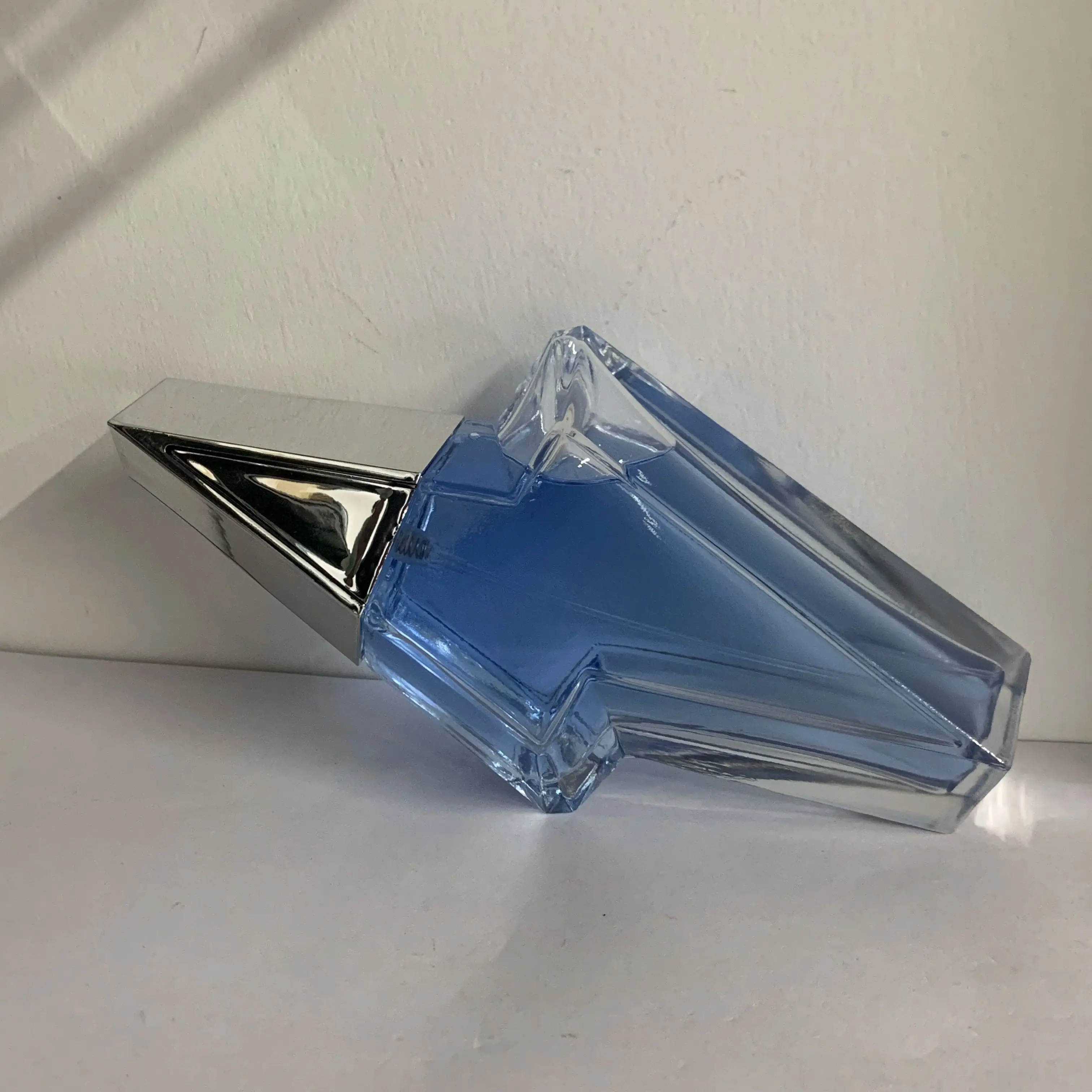 Blue Aurora - Eau de Parfum - Women's Perfume - Ambery & Woody - With Bergamot, Praline, and Patchouli - Long Lasting Fragrance
