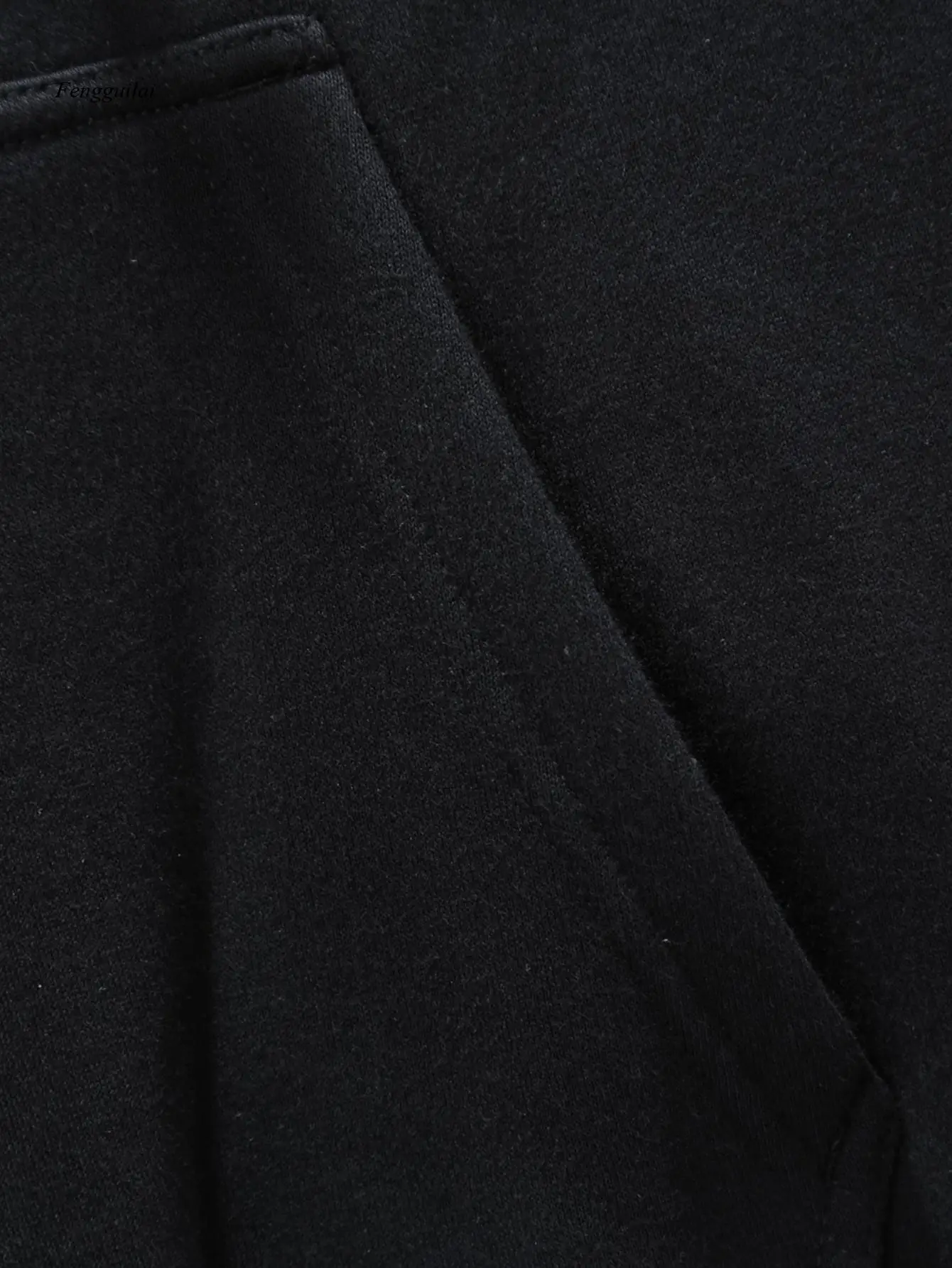 سويت شيرت بغطاء للرأس برسومات لهب باللونين الأبيض والأسود - بلوفر عالي الجودة بأكمام طويلة مع غطاء رأس برباط قابل للتعديل