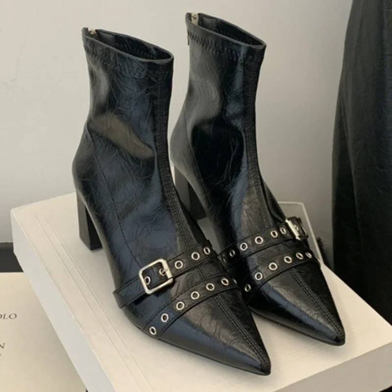 

Rivet Belt Buckle Ankle Boots Women Retro Pointed Toe High Heels Short Boots Female Zip Autumn Winter Chelsea Boots Ladies Botas
