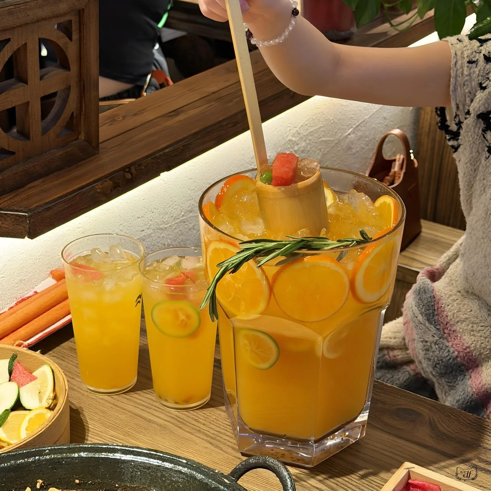 

Large Capacity round Shape Glass Cup for Fruit Tea And Beer Transparent Glass Cup Special for Hot Pot Restaurant And Dining Hall