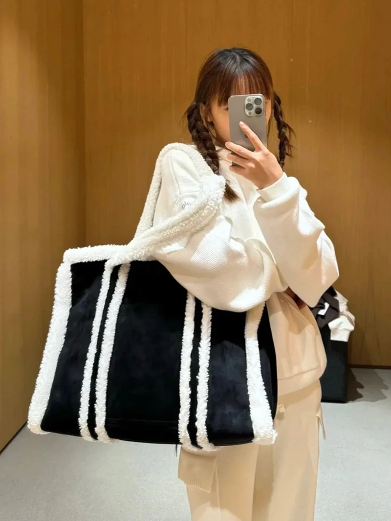 

Design Women's Shoulder Bags Plush Polyester Ladies Large Capacity Tote Bag Fashion Vintage Female Shopping Handbag
