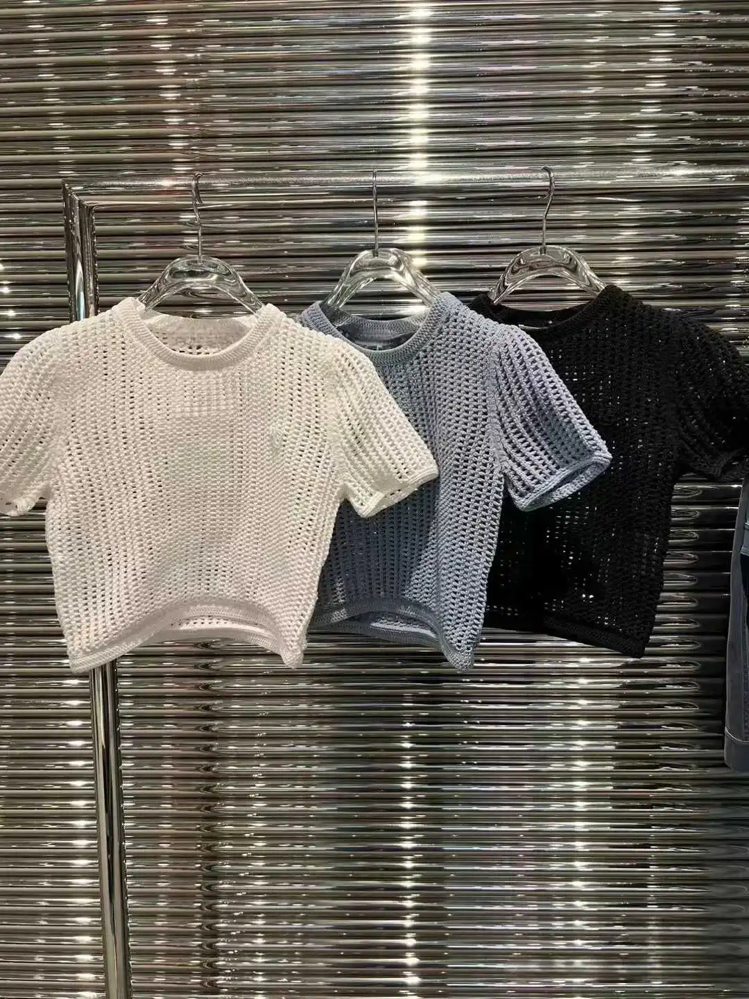 Camiseta de punto de manga corta con cuello redondo para mujer Alexander-Bird, estilo corto sexy con aberturas, top de verano...