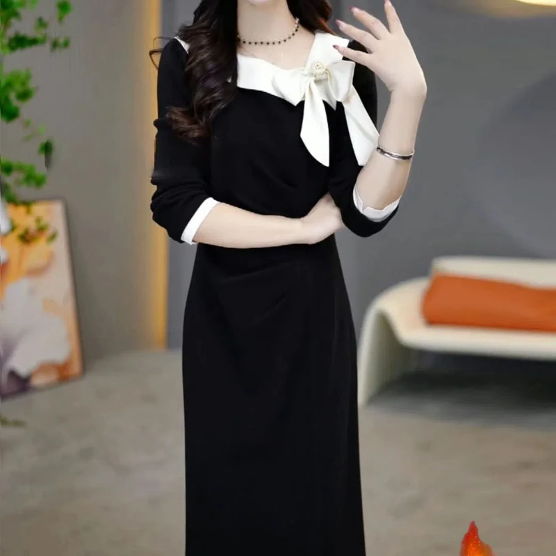 Autumn and Winter New Fashionable Temperament Age Reduction and High-end Feeling Slim Covering the Belly with Thick Velvet Dress