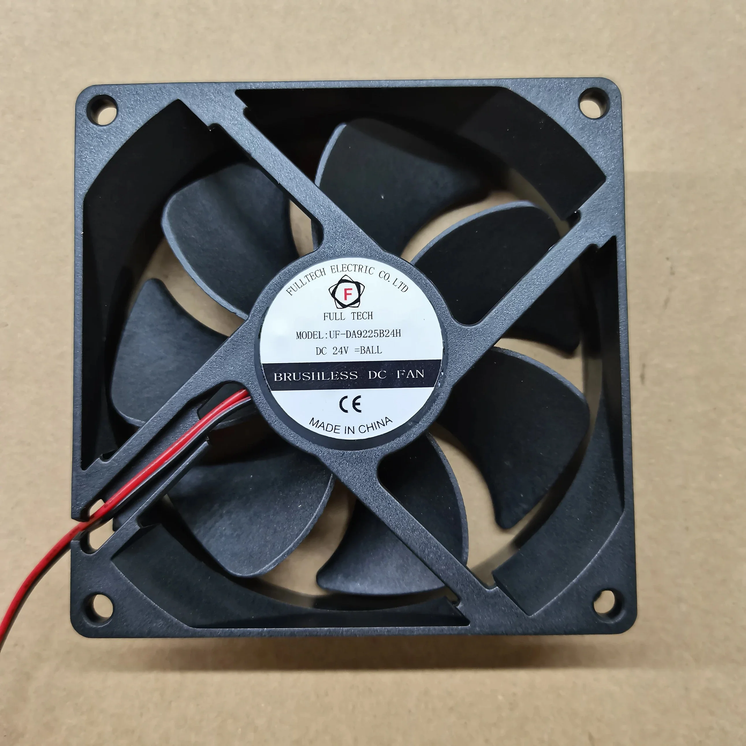 

FULLTECH UF-DA9225B24H DC 24V 92x92x25mm 2-Wire Server Cooling Fan