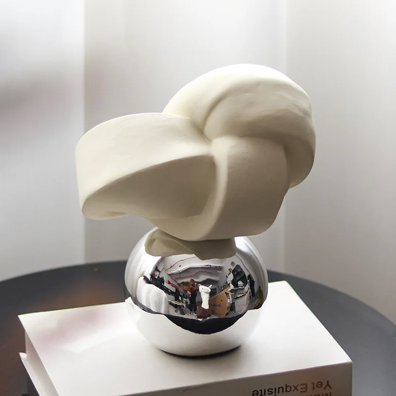 Modern Creative Abstract Twisted Decorative Piece for Model Rooms, Study Rooms, Living Rooms, Hotels