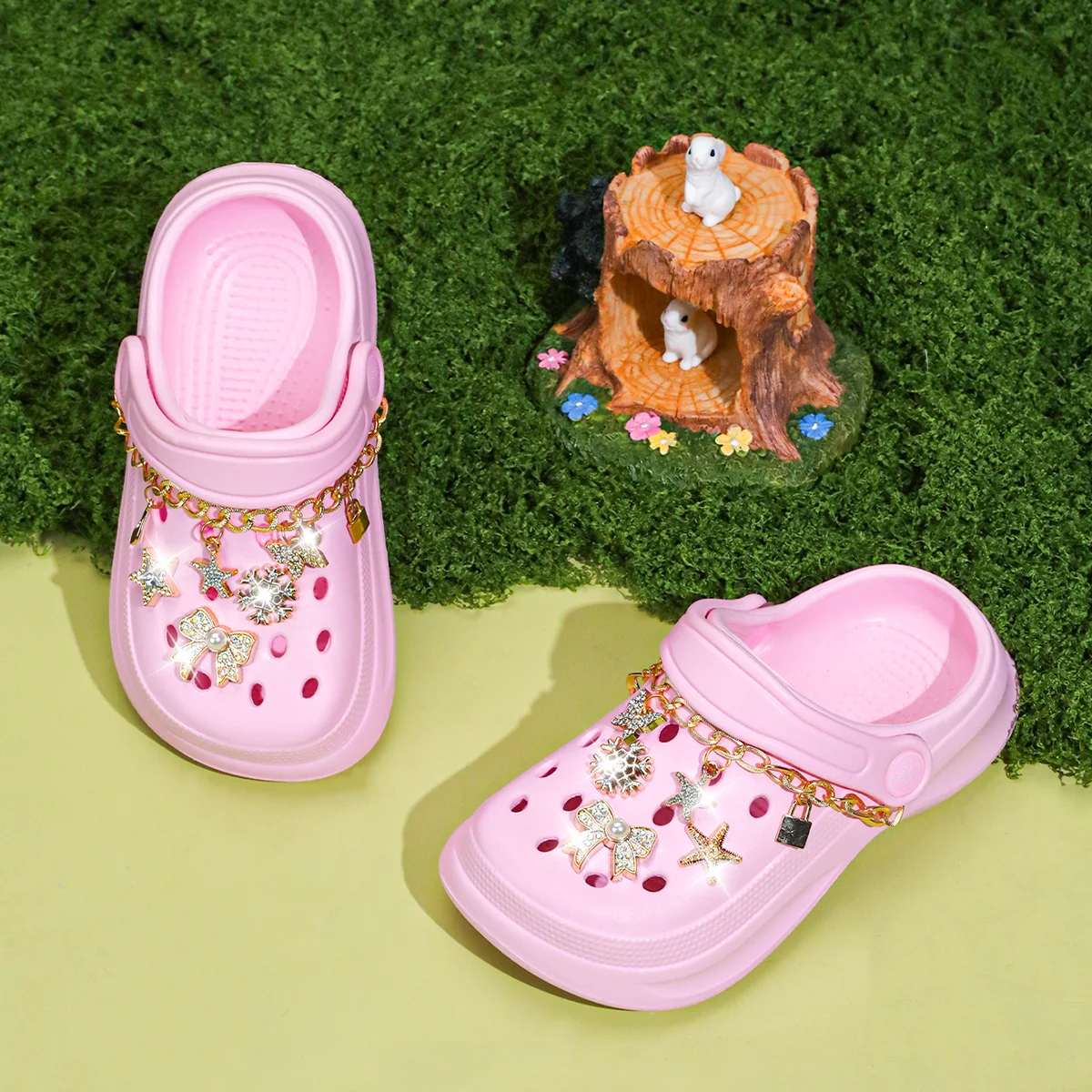Kinder Slip-On Clogs und Pantoletten - Atmungsaktive, Wasserdichte EVA-Gartenschuhe mit Dekorativer Kette für Strand und Alltag 168 – Detail 10