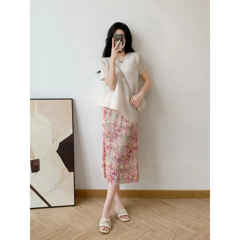 

Women's Miyake Pleated T-shirt Summer Pleat Floral Shu Pleated Skirt High Waist Slimming Design Versatile Fashion Tops