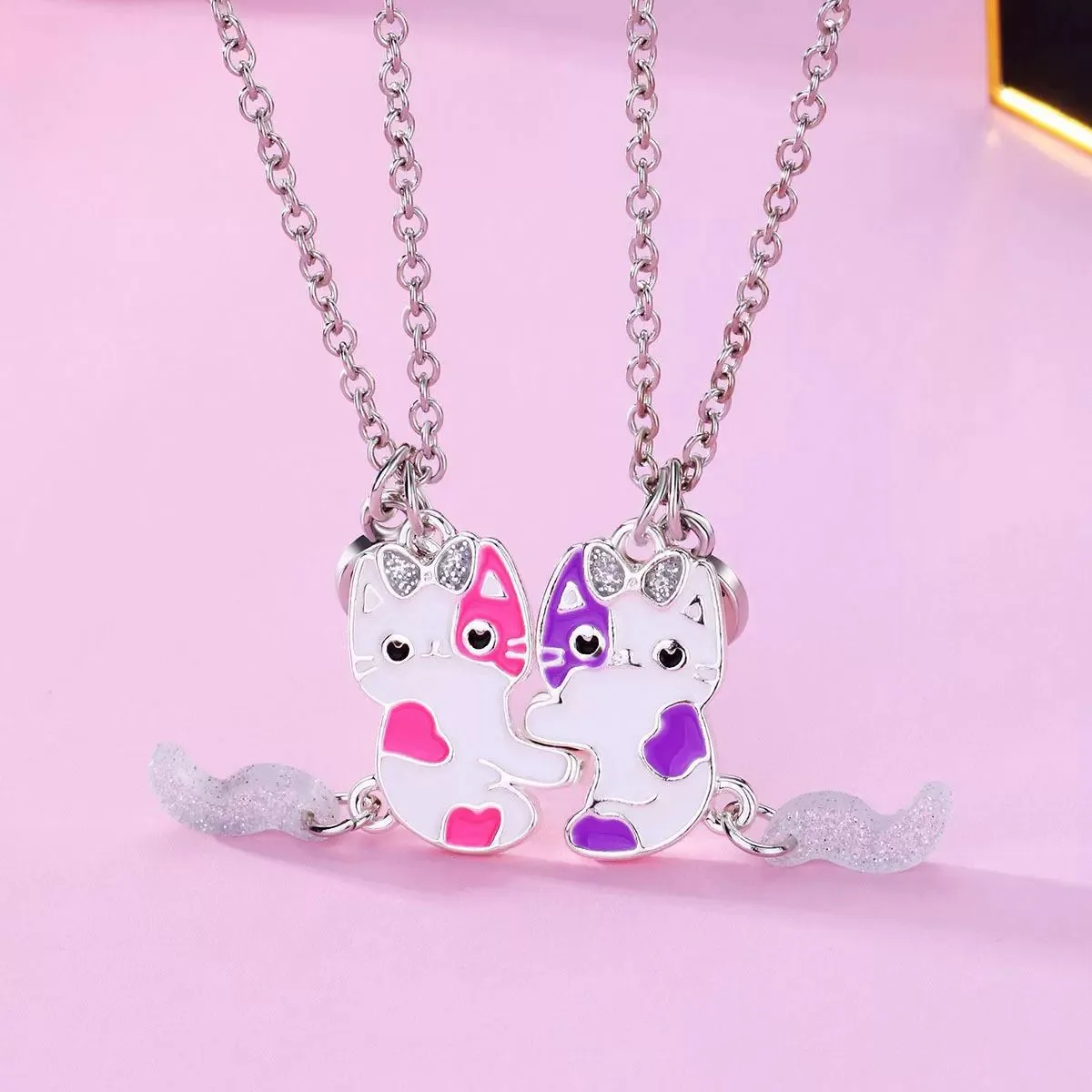 2pcs Cats Magnetic Necklace for Women Girls Fashion Animal Stitching Pendant BFF Best Friends Jewelry Girlfriends Gift 2025