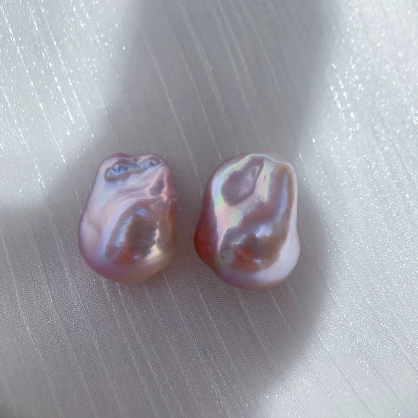Natural Baroque shaped pearl purple matching with bare pearl earrings of good quality, one object, one picture, elegant