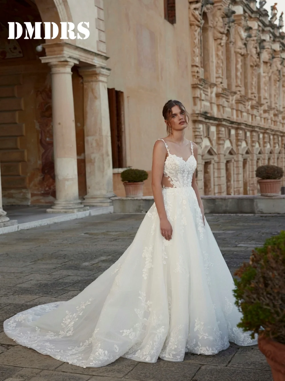 

Sexy Spaghetti-Strap Wedding Dresses Charming Cut-Out Waist A-Line Bridal Gowns Graceful Appliqué Floor-Length Wedding Gowns