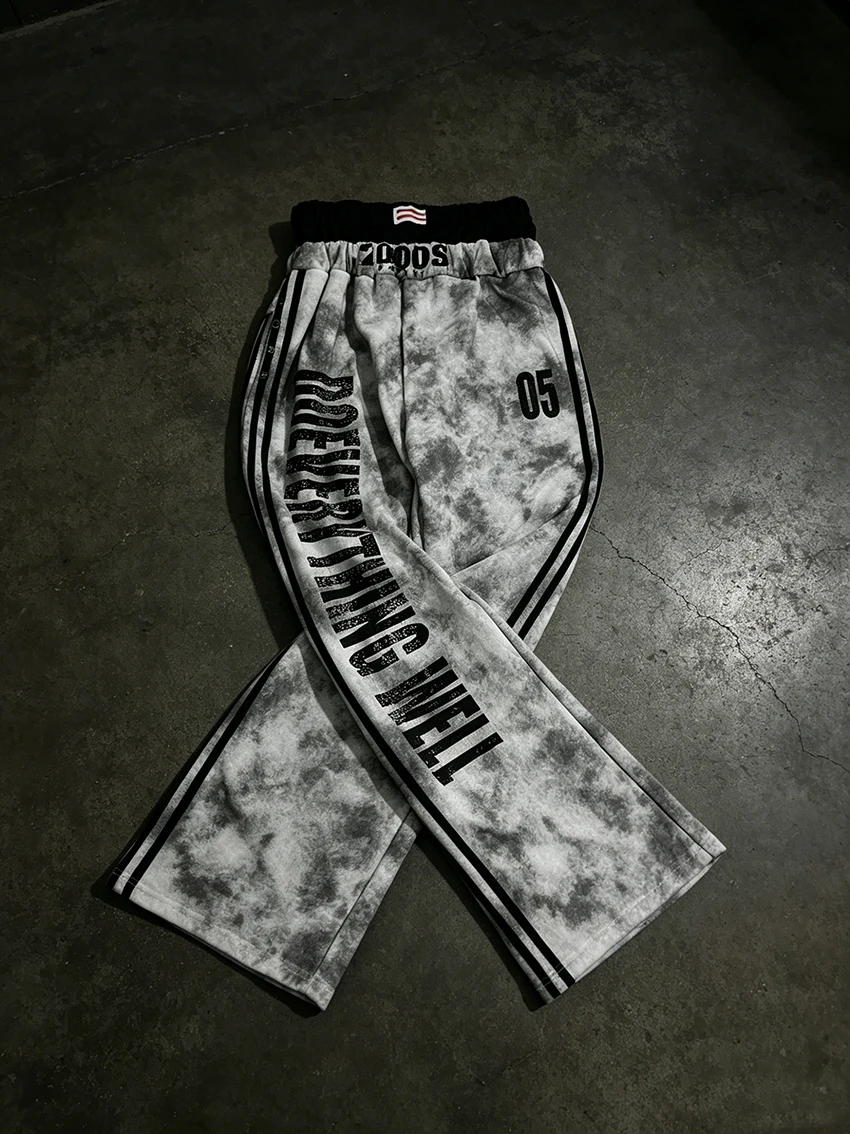Modische Vielseitige Klassische Loose-Fit Hip-Hop Freizeithose Unisex Amerikanische Retro-Ästhetik Dunkles Design mit Aufdruck Trendige Hose