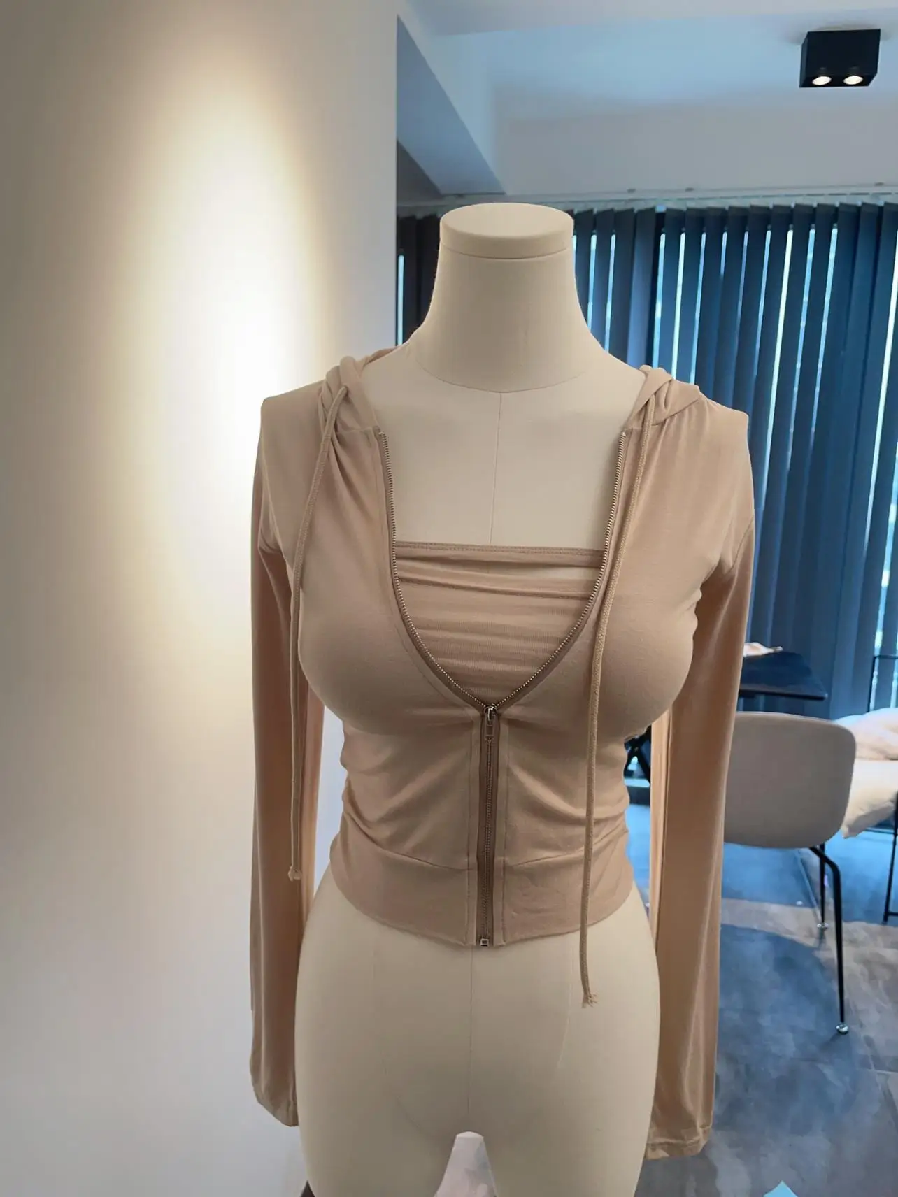 

Fashionable Two-Piece Set Hooded Zipper Jacket Tube Top by Zhi Che Brand High Percentage of Natural Fiber Spring Collection