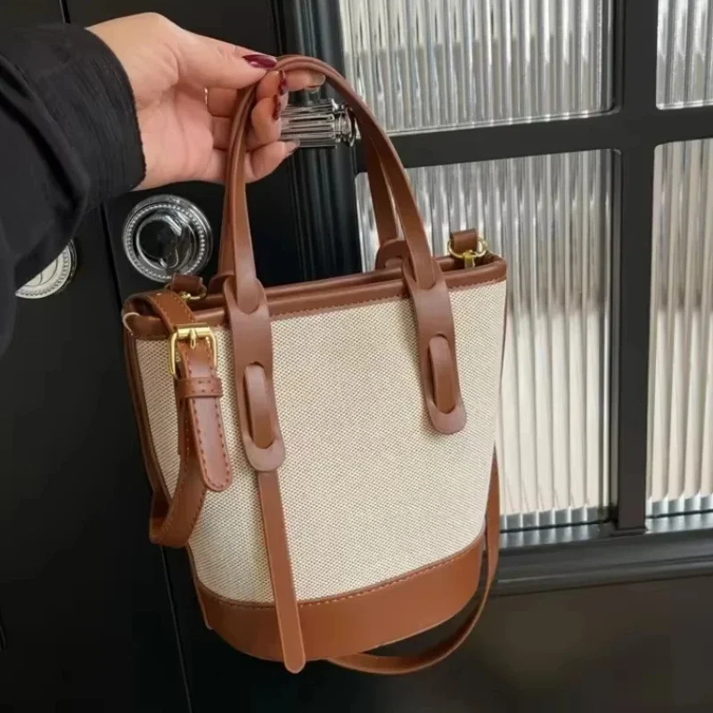 

PU 2025 New Zipper Canvas Bucket Shoulder and Crossbody Bags Simple Casual Sense of Luxury Handbags for Women Fashion Versatile