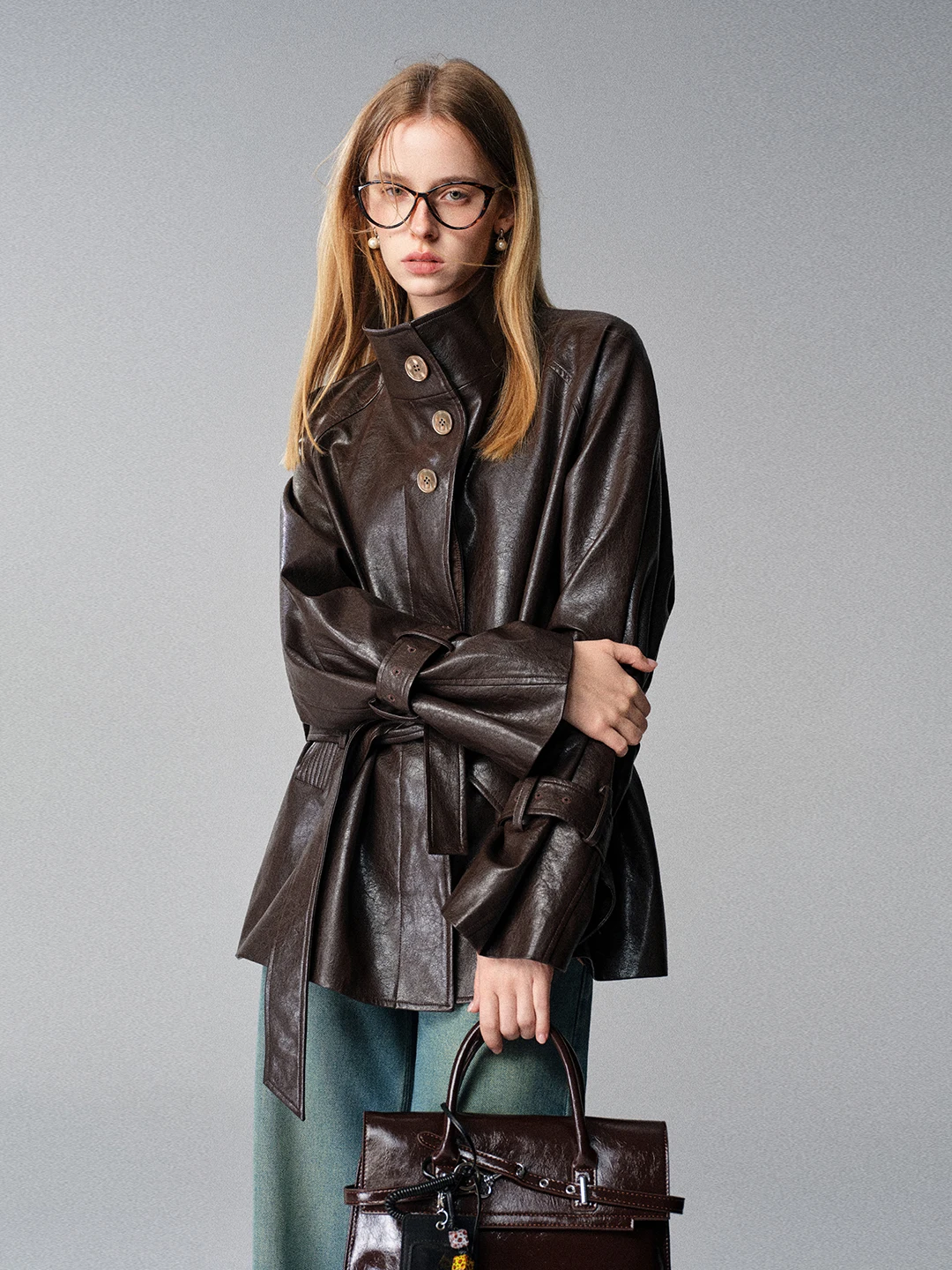 

Женская свободная куртка из искусственной кожи LKONE, цвет каштановый латте, винтажный стиль, с воротником-стойкой, премиум-класс