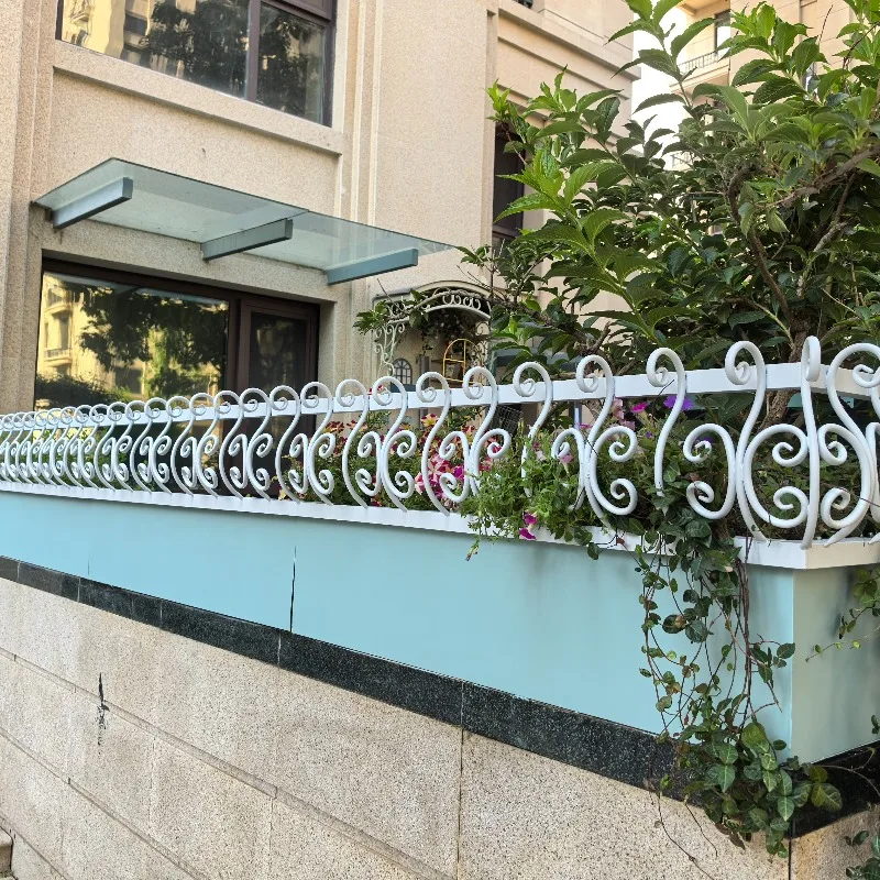 Europäischer Blumenständer aus Schmiedeeisen, Geländer, Balkon, Geländer aus Aluminiumlegierung, Fensterbank, solider Zaun für den Außenbereich, Hof, Loft, Dekoration