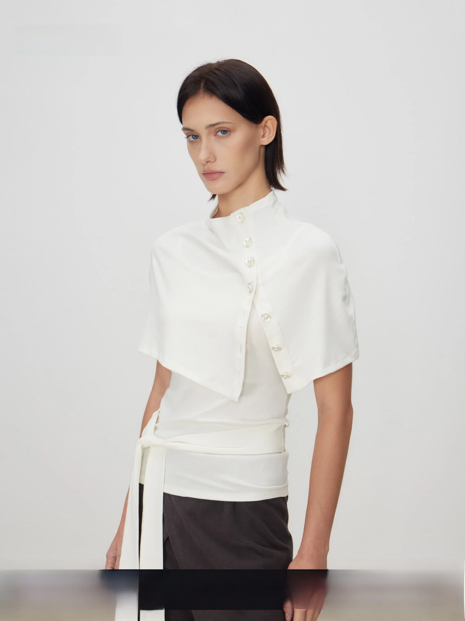 

KIP MERCI 2026SS White Knitted Shoulder Wrap Set Soft Versatile Two-Piece Ensemble for Women Summer Fashion Casual Wear