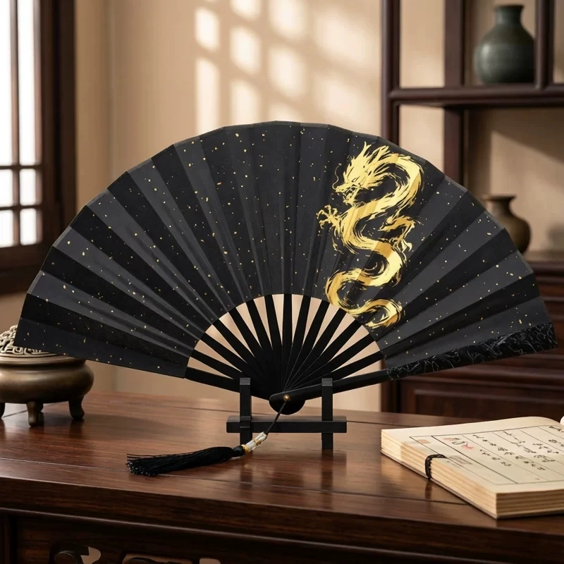 Éventail pliant Dragon Impérial Chinois, cadre en acier au manganèse et alliage, tissu noir effet soie avec imprimé Dragon doré